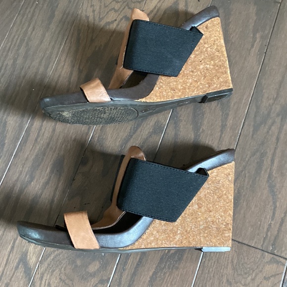 Vince Camuto 8.5 Wedged Heels EUC - Picture 3 of 8